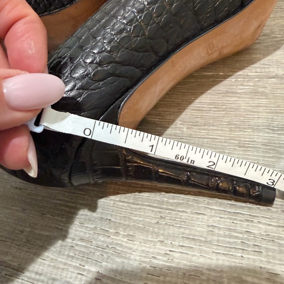 Banana Republic Black Croc Pattern Women's Heels - Size 8 US - Picture 9 of 9